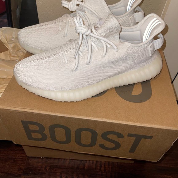 Never worn 350 boost cream yeezys.